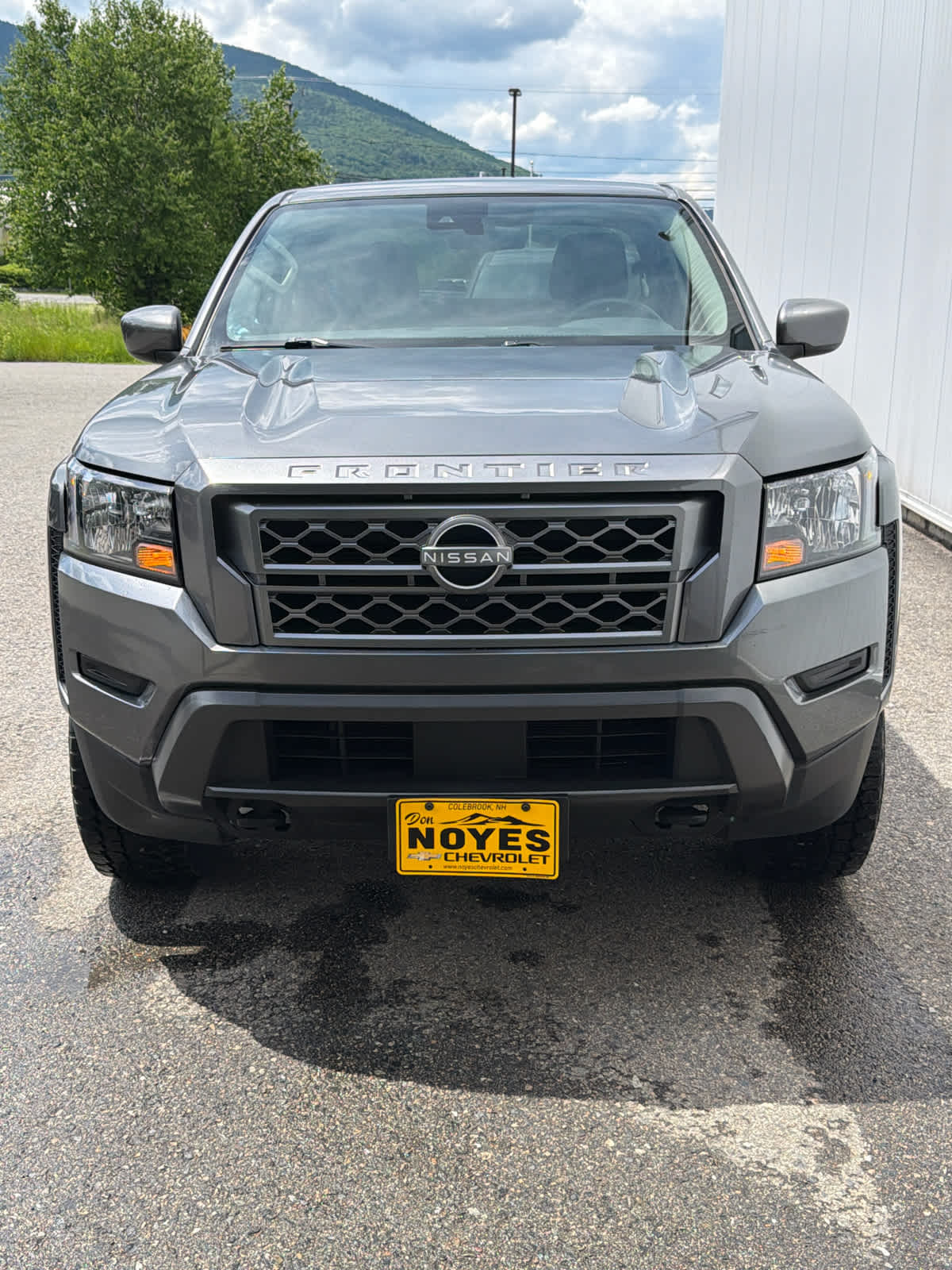 2023 Nissan Frontier SV