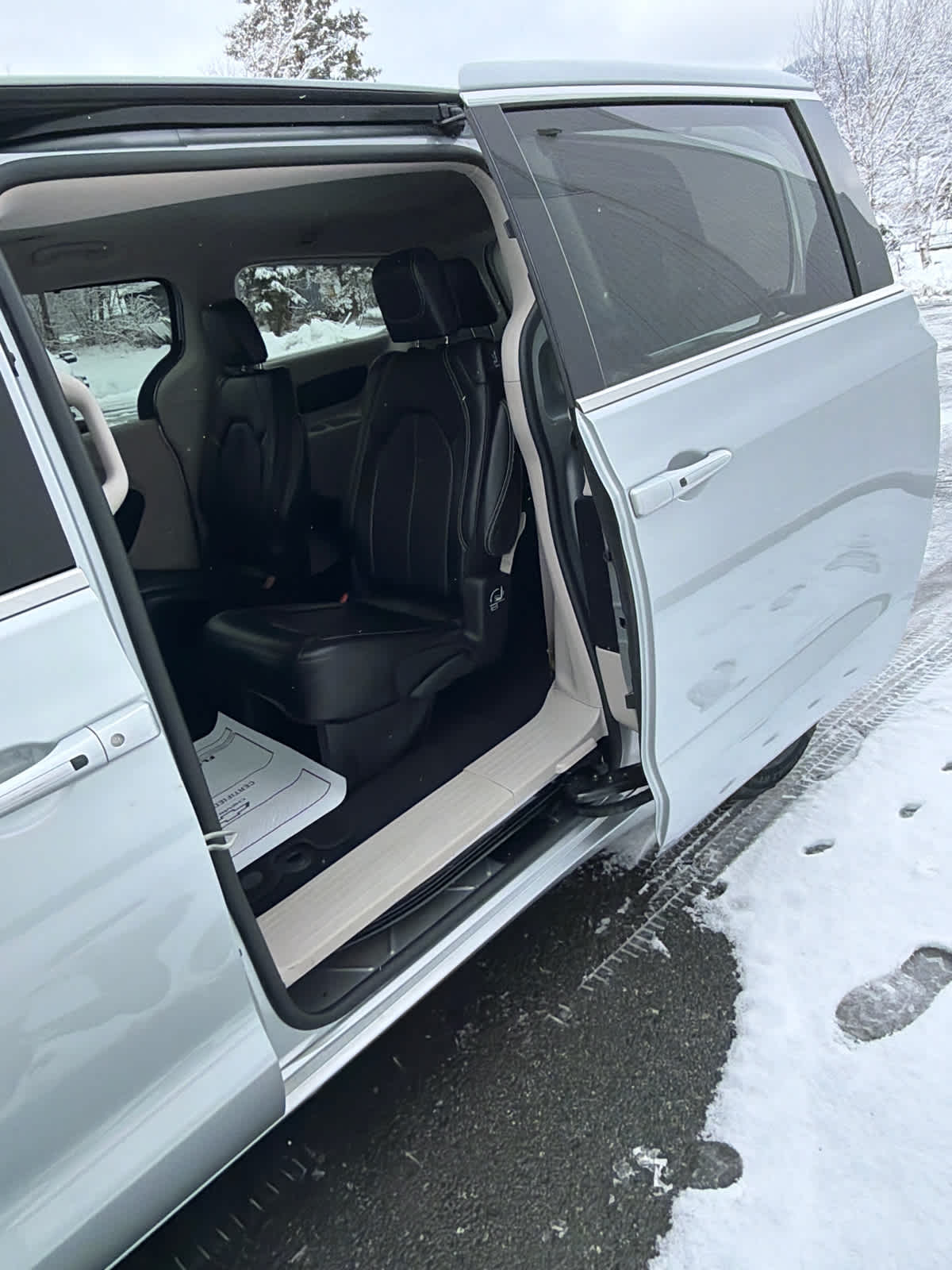 2024 Chrysler Pacifica Touring L