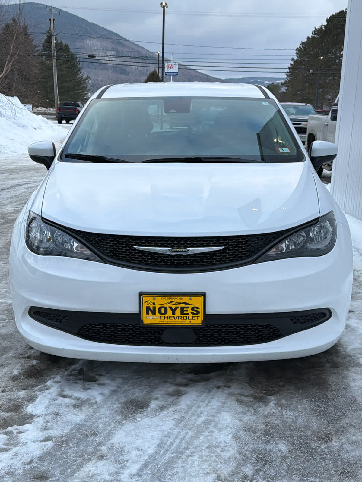 2023 Chrysler Voyager LX