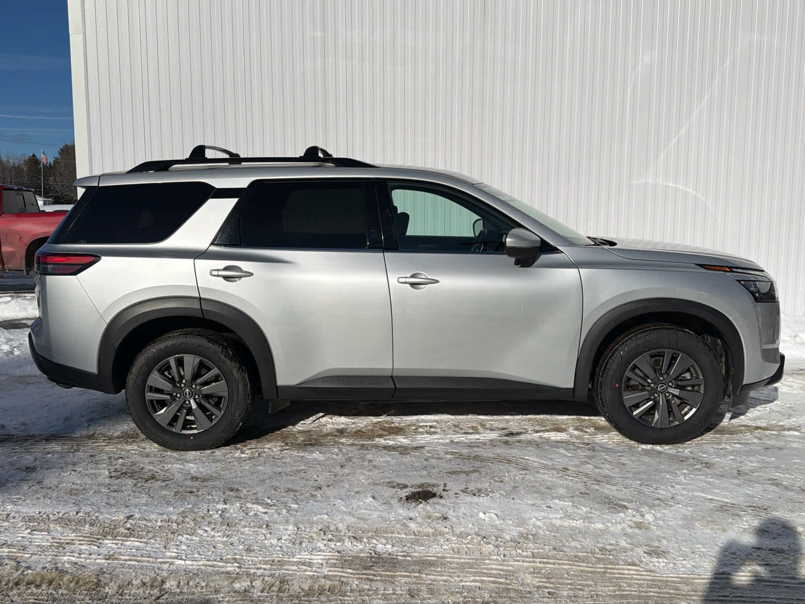 2023 Nissan Pathfinder SV