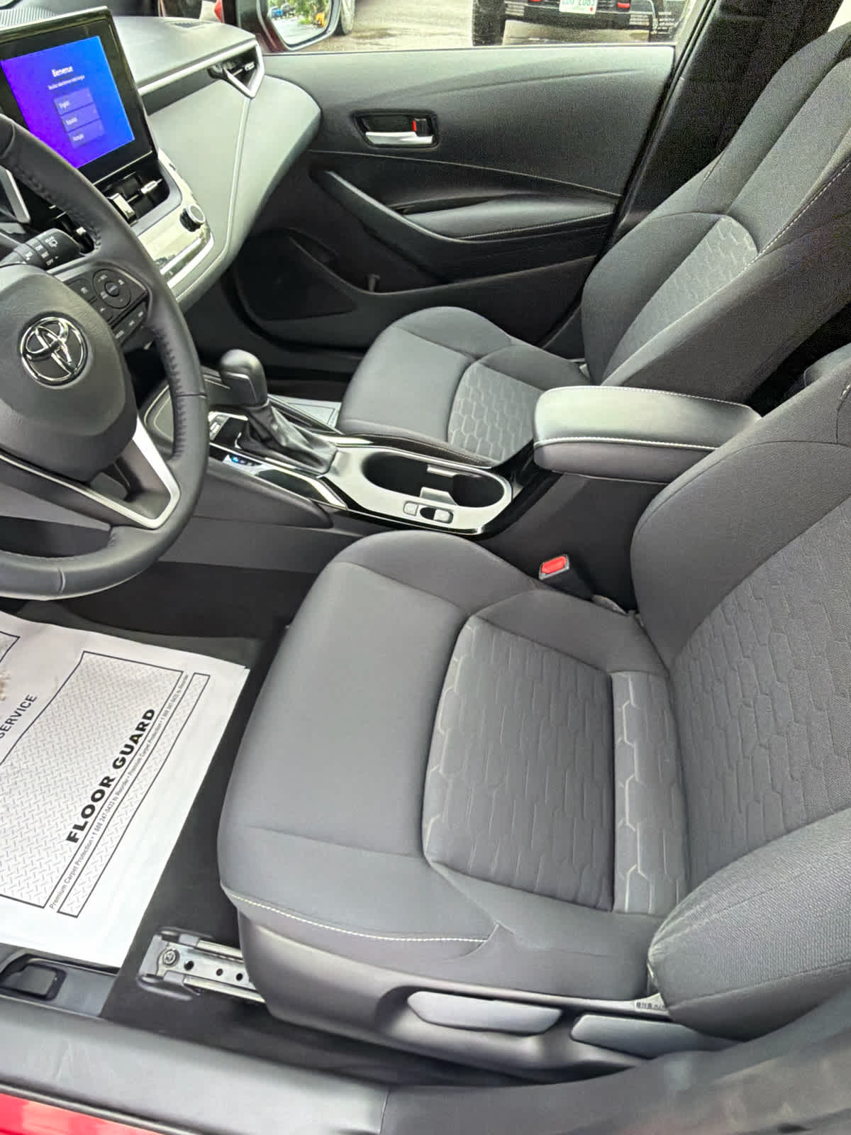 2025 Toyota Corolla Hatchback SE