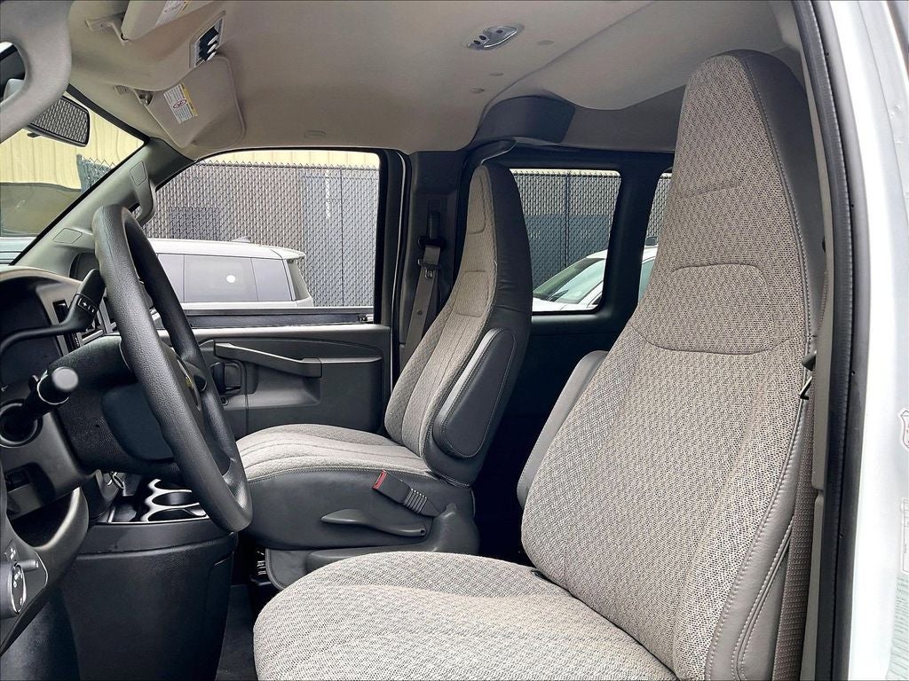 2025 Chevrolet Express 3500 LT Passenger