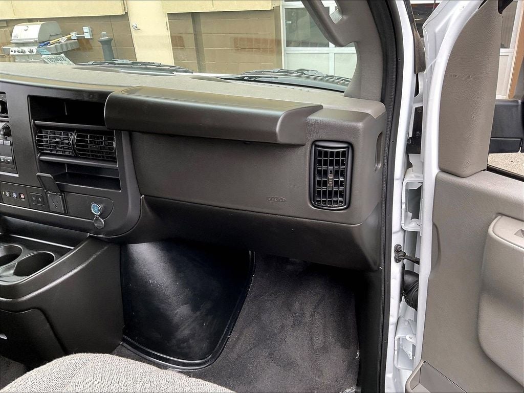 2025 Chevrolet Express 3500 LT Passenger