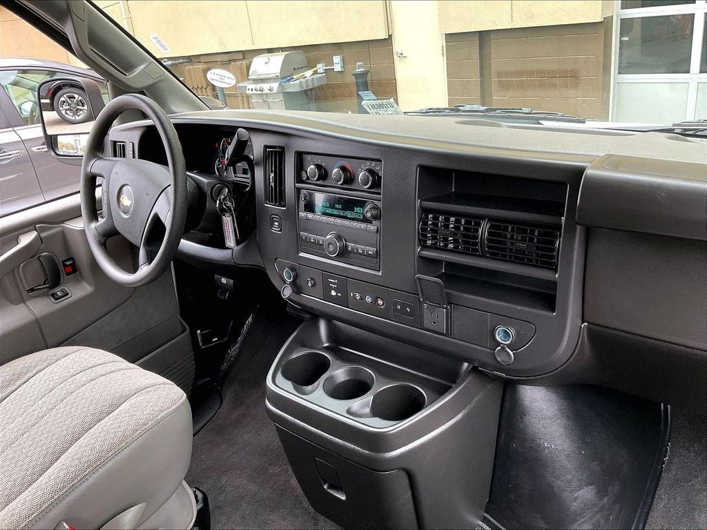 2025 Chevrolet Express 3500 LT Passenger