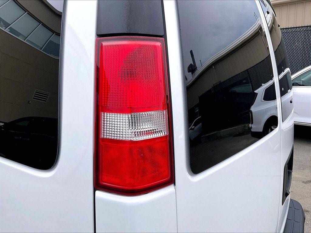 2025 Chevrolet Express 3500 LT Passenger