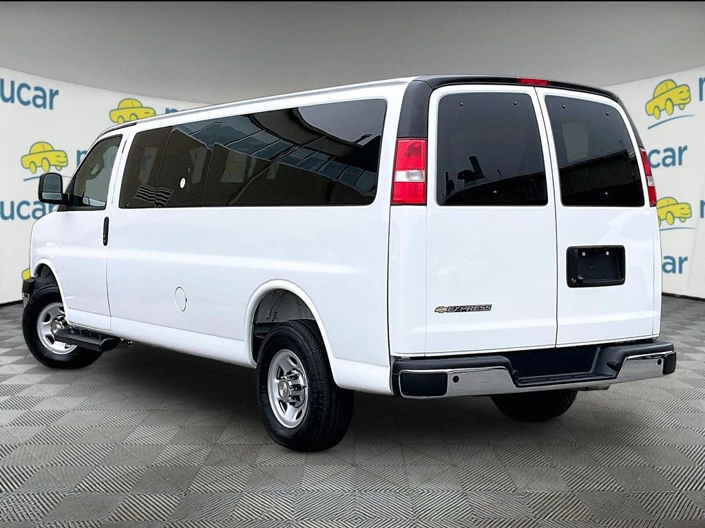 2025 Chevrolet Express 3500 LT Passenger