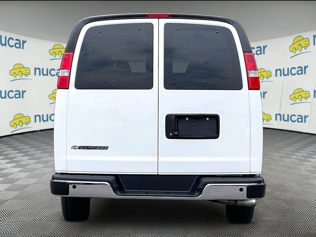 2025 Chevrolet Express 3500 LT Passenger