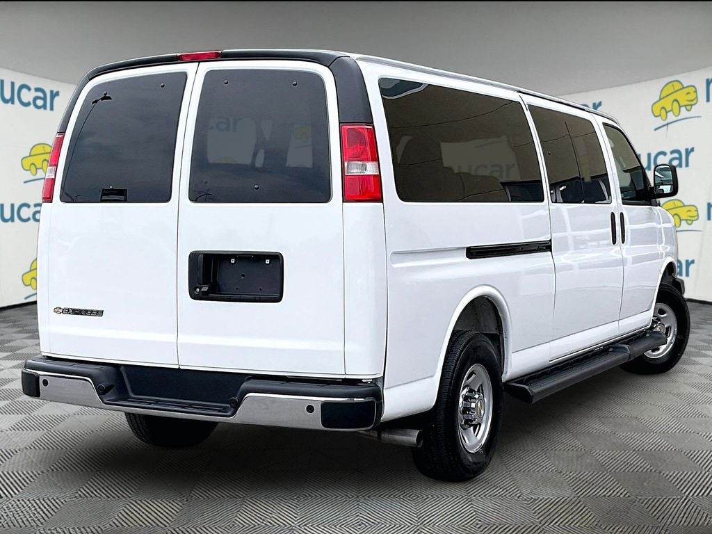 2025 Chevrolet Express 3500 LT Passenger