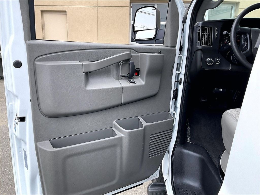 2025 Chevrolet Express 3500 LT Passenger