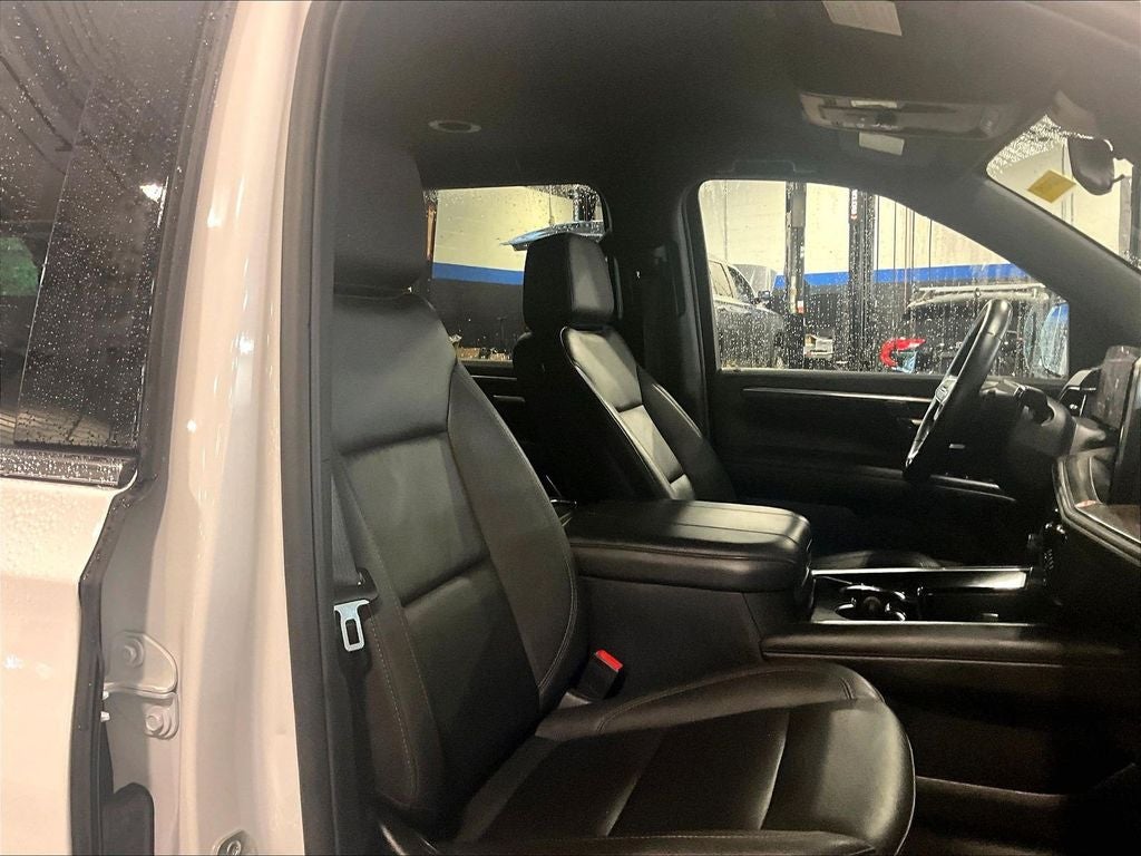 2025 Chevrolet Suburban LT