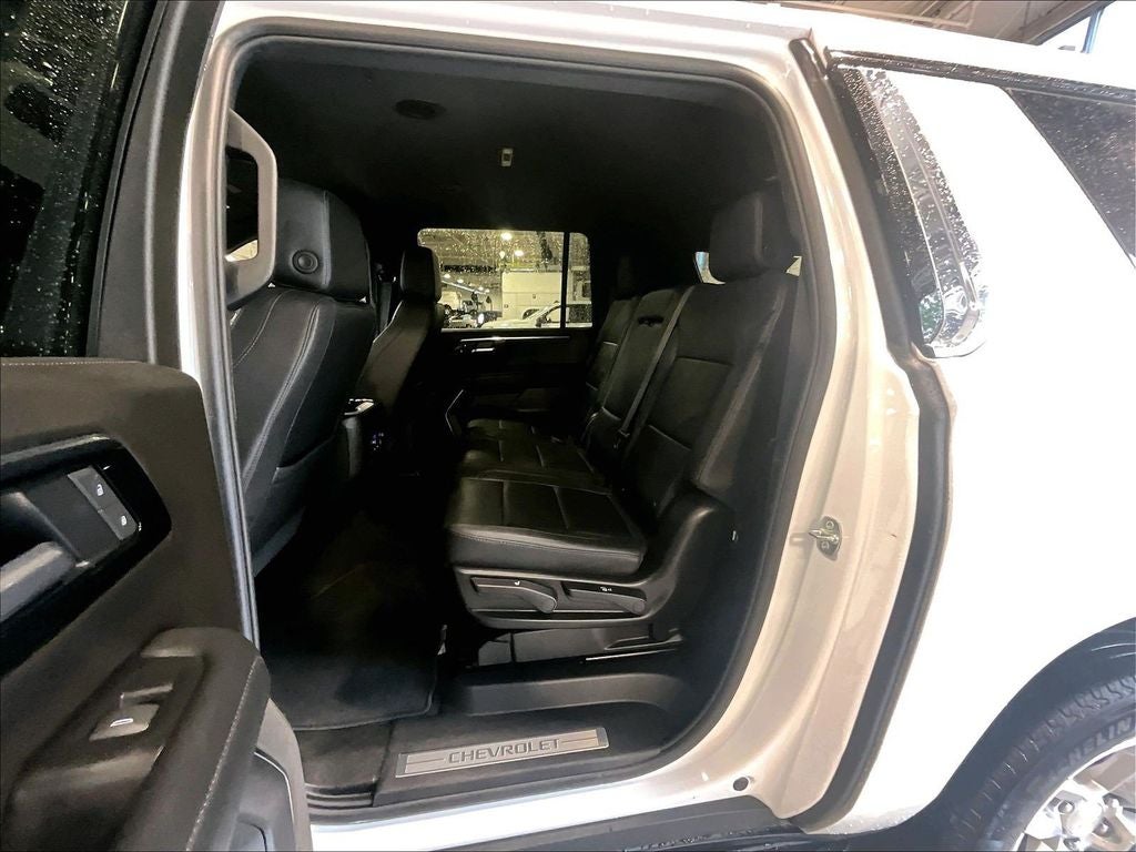 2025 Chevrolet Suburban LT