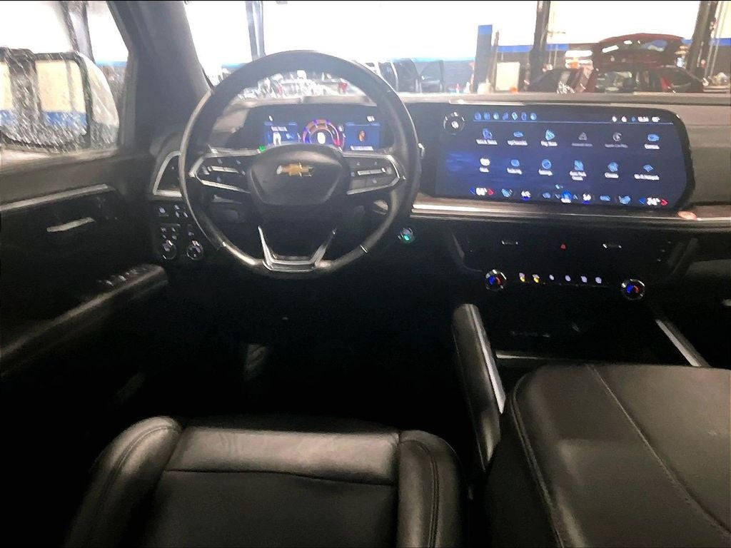 2025 Chevrolet Suburban LT