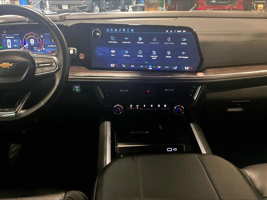 2025 Chevrolet Suburban LT