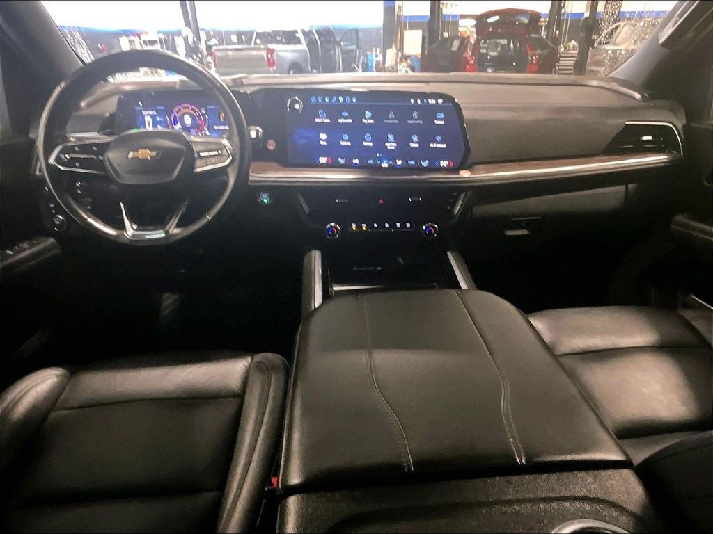 2025 Chevrolet Suburban LT