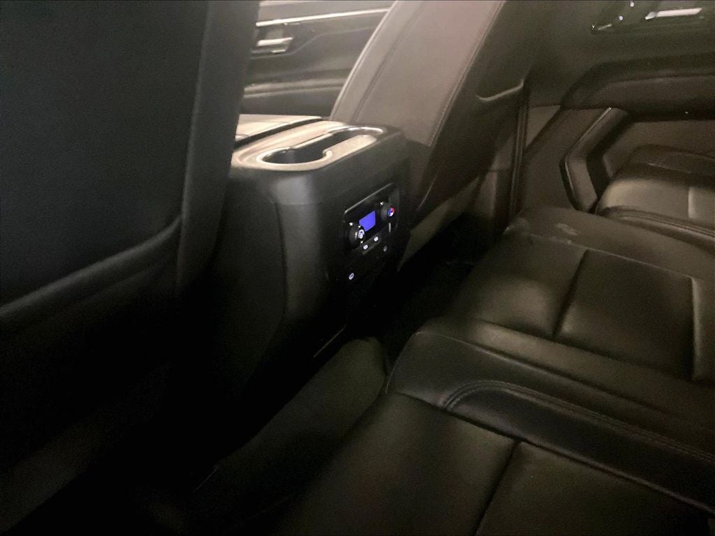 2025 Chevrolet Suburban LT