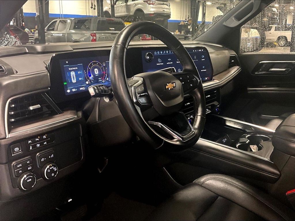 2025 Chevrolet Suburban LT