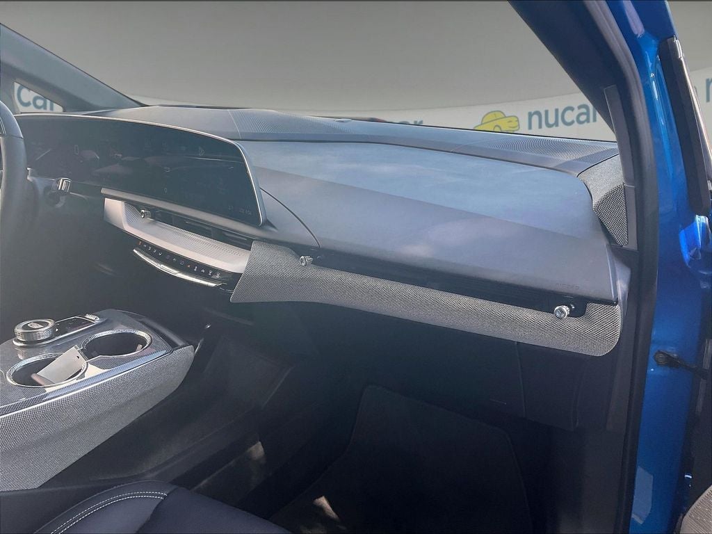 2025 Cadillac OPTIQ Luxury 2