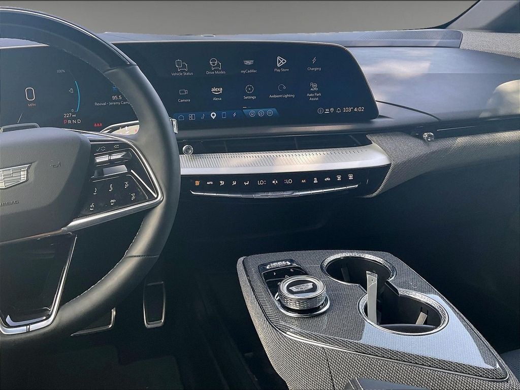 2025 Cadillac OPTIQ Luxury 2