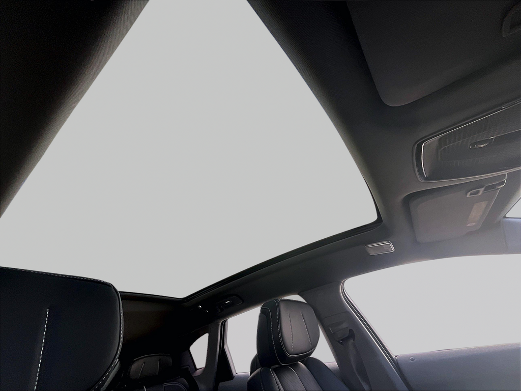 2025 Cadillac OPTIQ Luxury 2