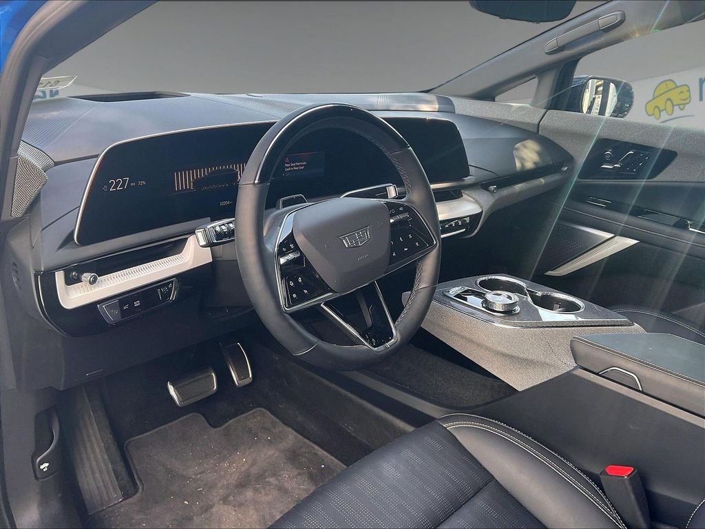 2025 Cadillac OPTIQ Luxury 2