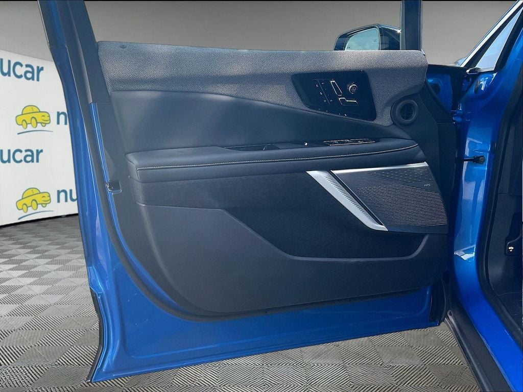 2025 Cadillac OPTIQ Luxury 2
