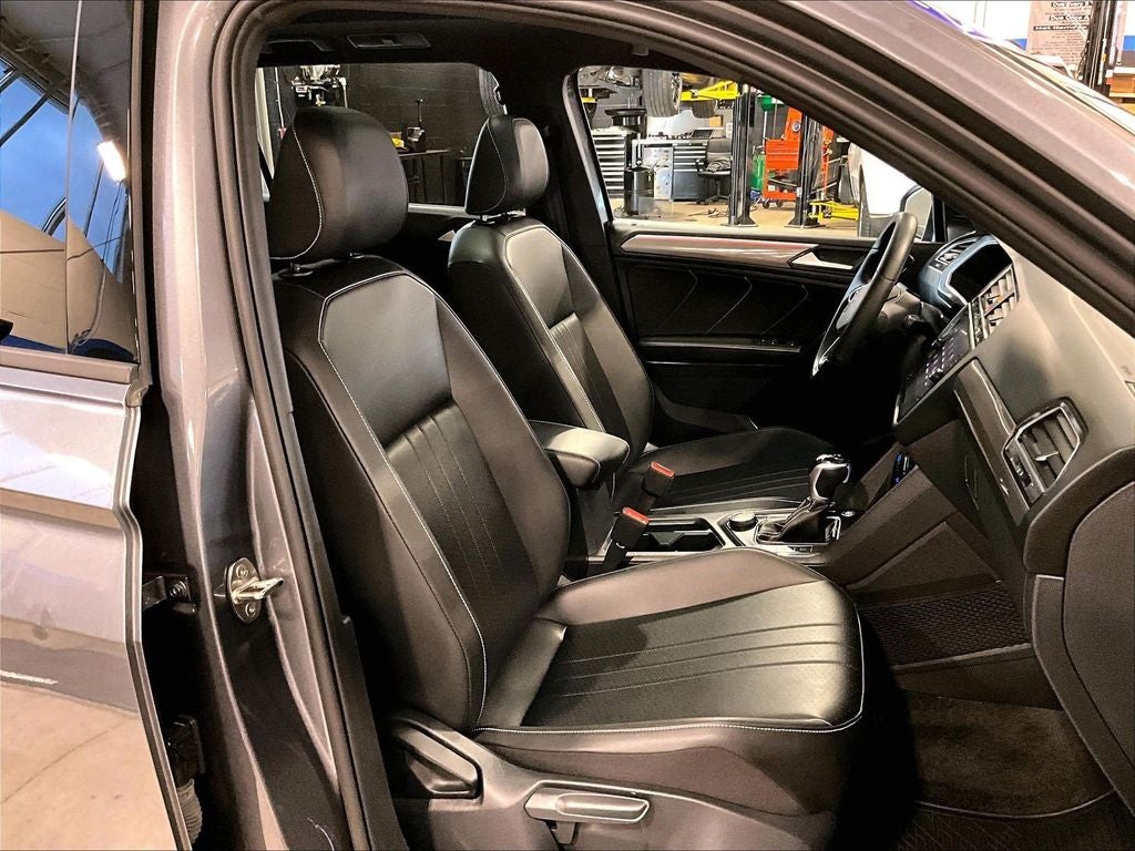 2024 Volkswagen Tiguan 2.0T SE R-Line Black