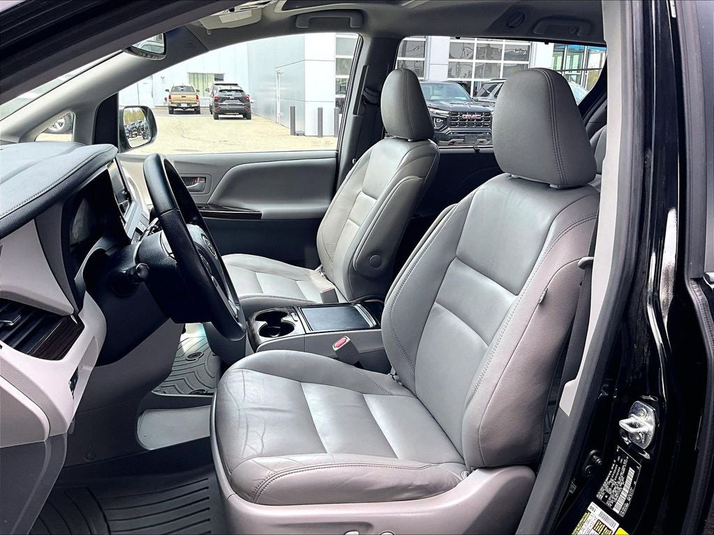 2015 Toyota Sienna XLE 7 Passenger