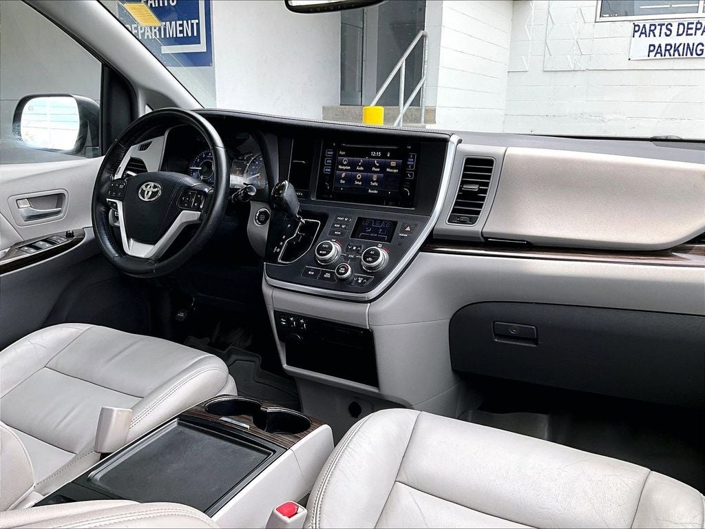2015 Toyota Sienna XLE 7 Passenger