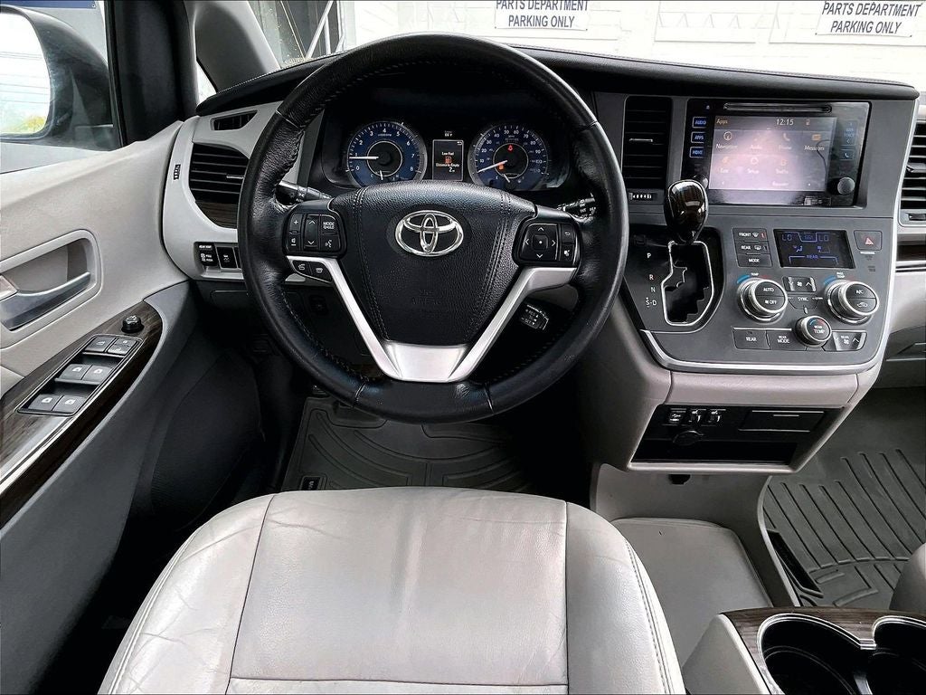 2015 Toyota Sienna XLE 7 Passenger