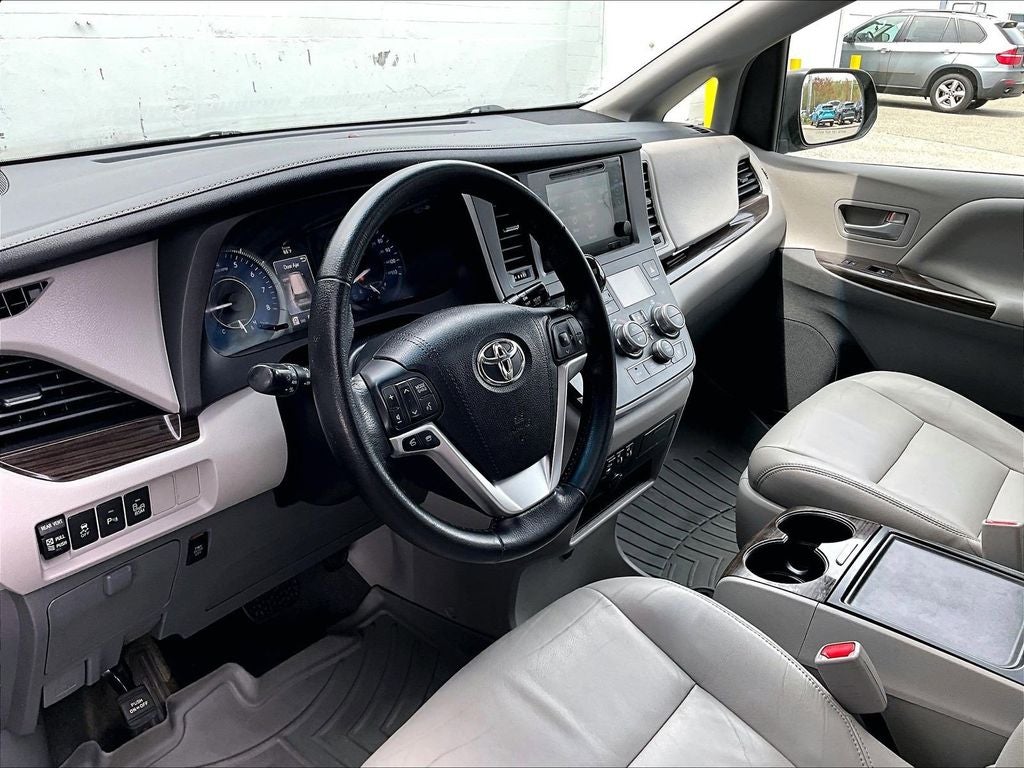2015 Toyota Sienna XLE 7 Passenger