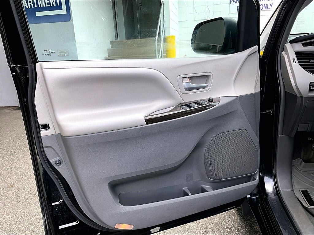2015 Toyota Sienna XLE 7 Passenger