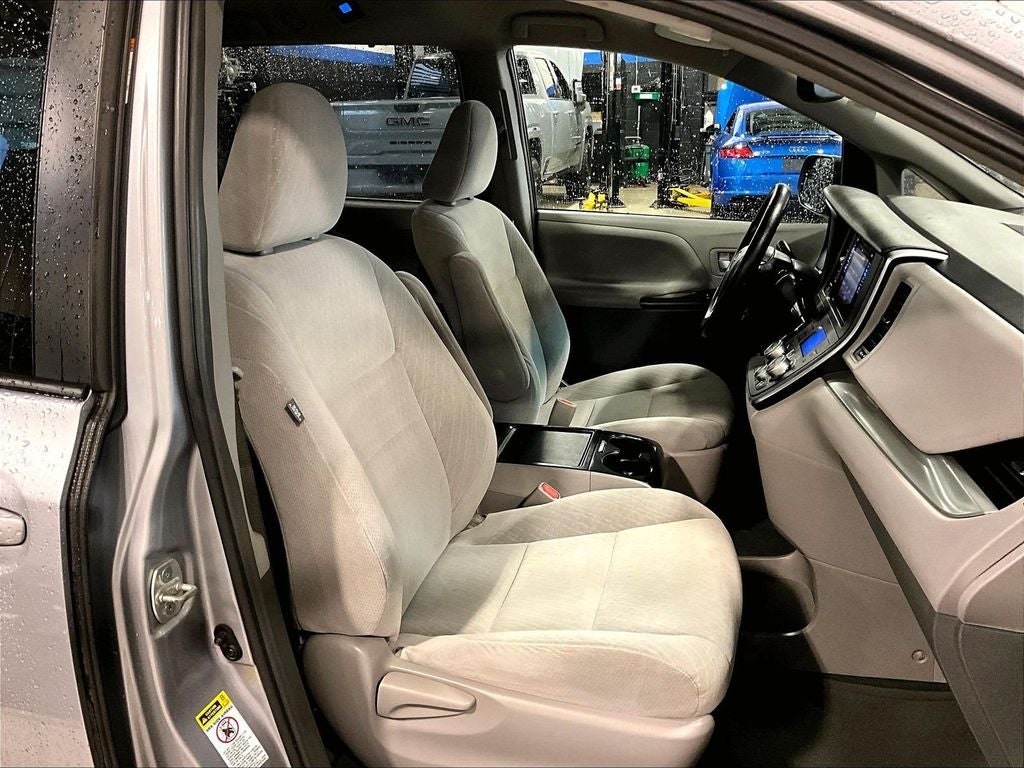 2017 Toyota Sienna LE 8 Passenger