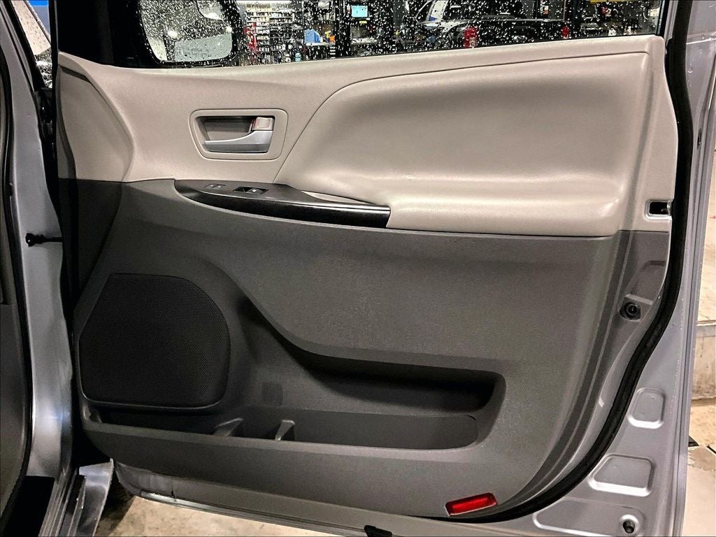 2017 Toyota Sienna LE 8 Passenger