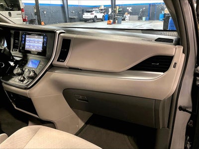 2017 Toyota Sienna LE 8 Passenger