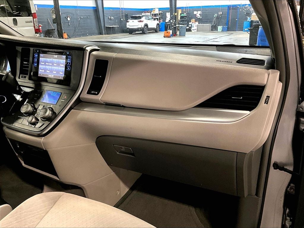 2017 Toyota Sienna LE 8 Passenger