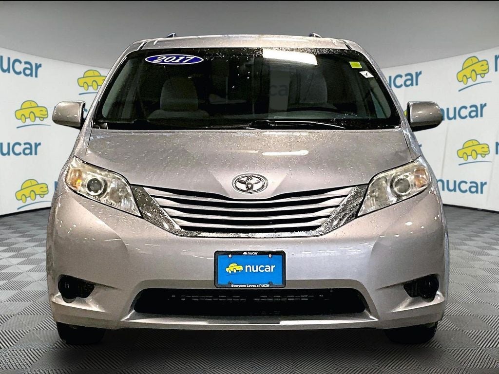 2017 Toyota Sienna LE 8 Passenger