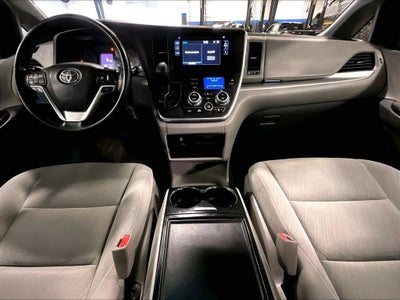 2017 Toyota Sienna LE 8 Passenger