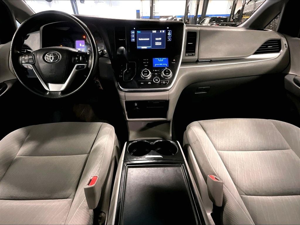 2017 Toyota Sienna LE 8 Passenger