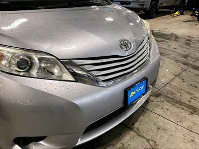2017 Toyota Sienna LE 8 Passenger
