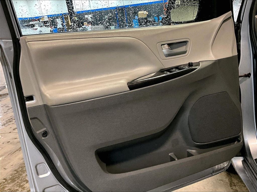 2017 Toyota Sienna LE 8 Passenger