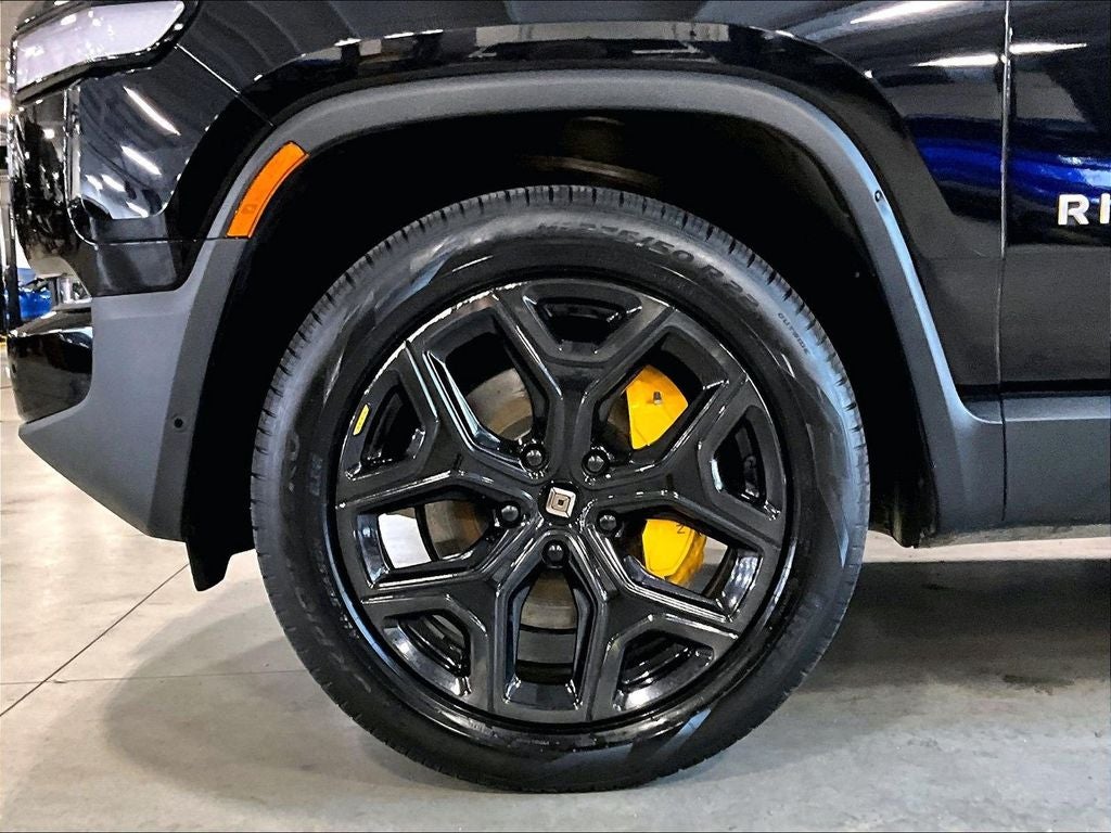 2024 Rivian R1S Adventure