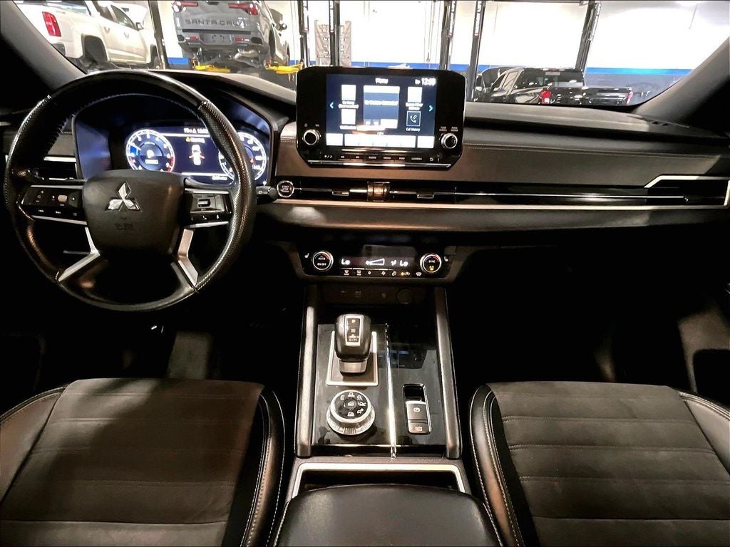2024 Mitsubishi Outlander SE