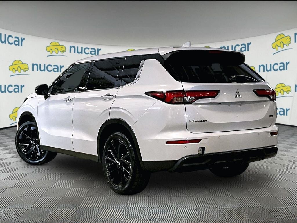 2024 Mitsubishi Outlander SE