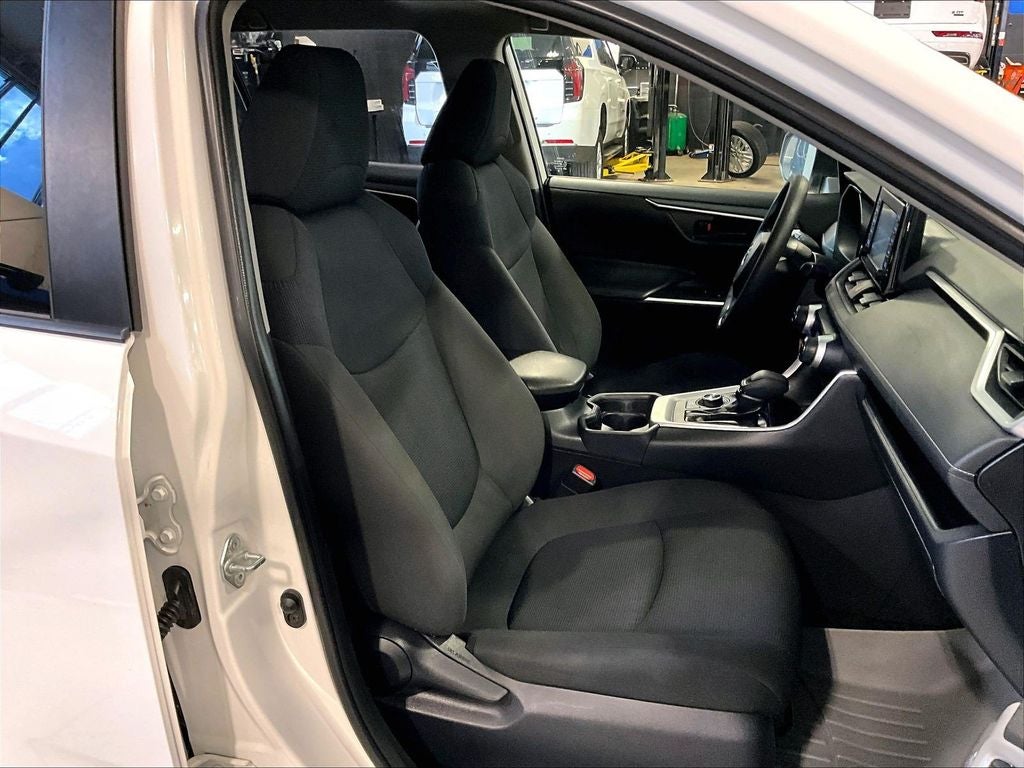 2020 Toyota RAV4 Hybrid LE