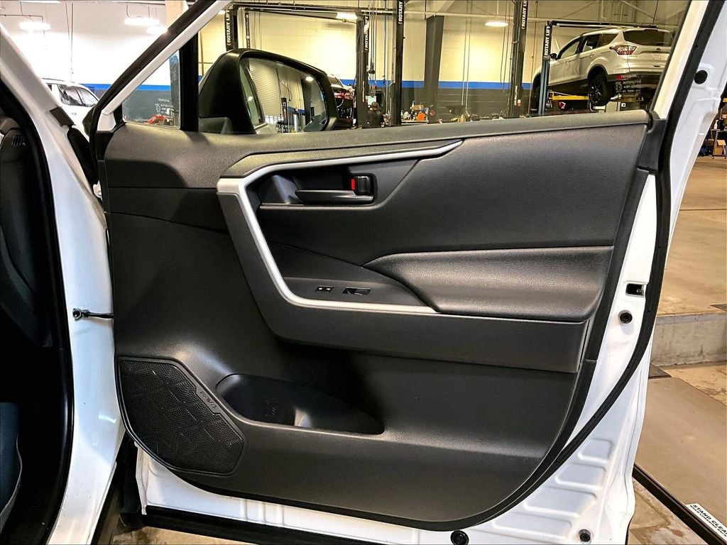 2020 Toyota RAV4 Hybrid LE