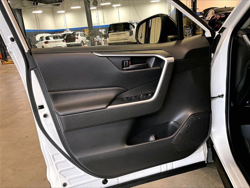 2020 Toyota RAV4 Hybrid LE