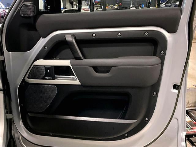 2023 Land Rover Defender SE