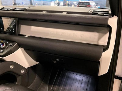 2023 Land Rover Defender SE