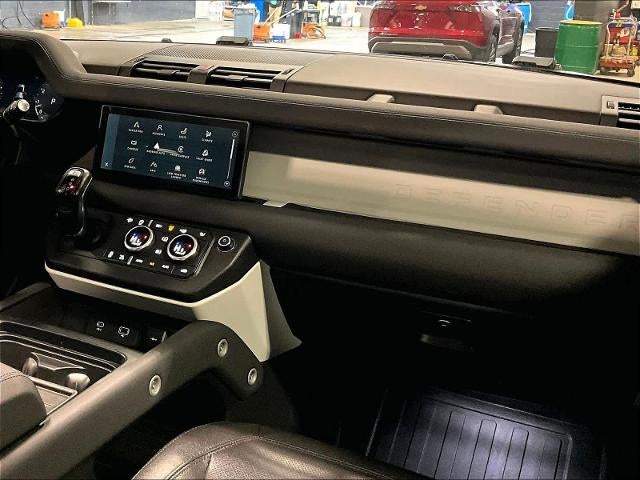 2023 Land Rover Defender SE