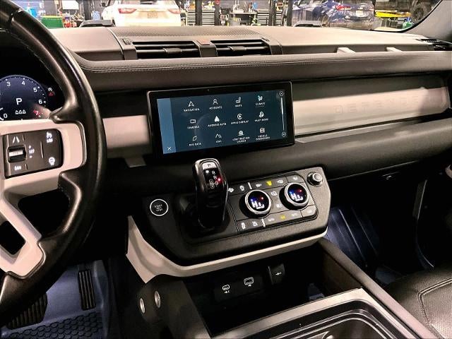 2023 Land Rover Defender SE